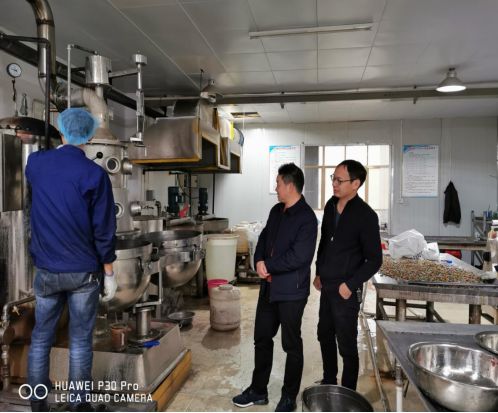 裴梅镇党委书记深入企业调研 精准提供市场调查服务